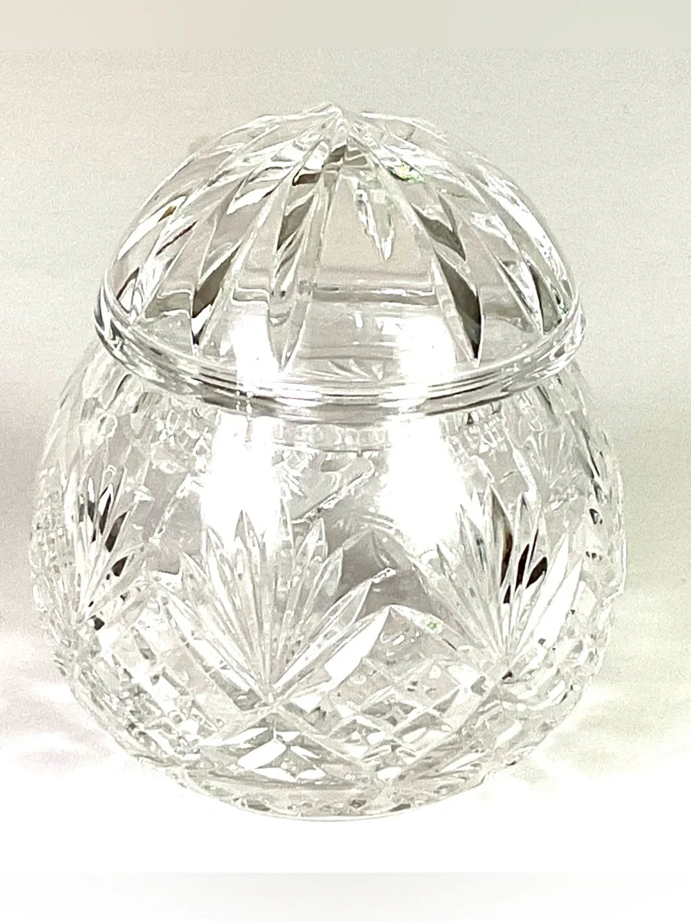Superior cut crystal-lidded Rose Bowl/dresser jar